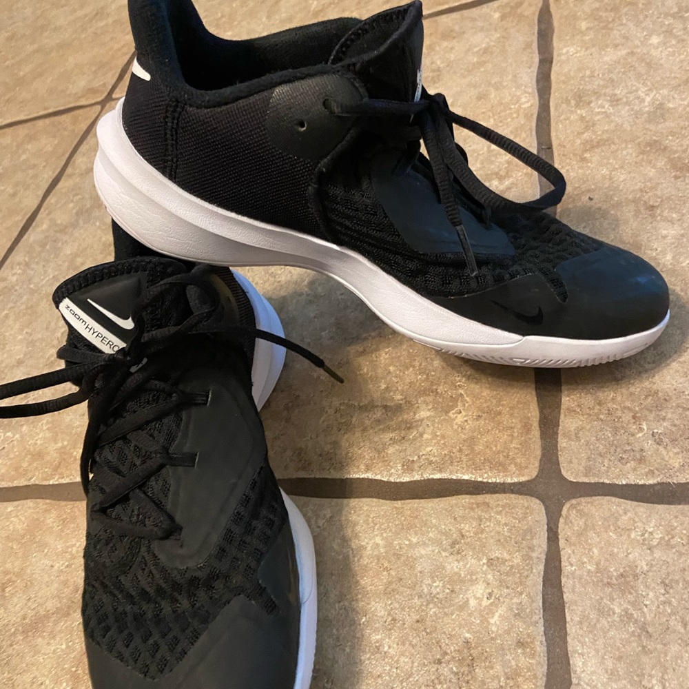 Nike Volleyball Tennis Shoes. Size 8. Only worn on the court.